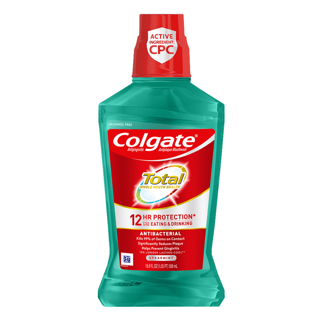 COLGATE Total enjuague bucal sabor a menta para una protección total.