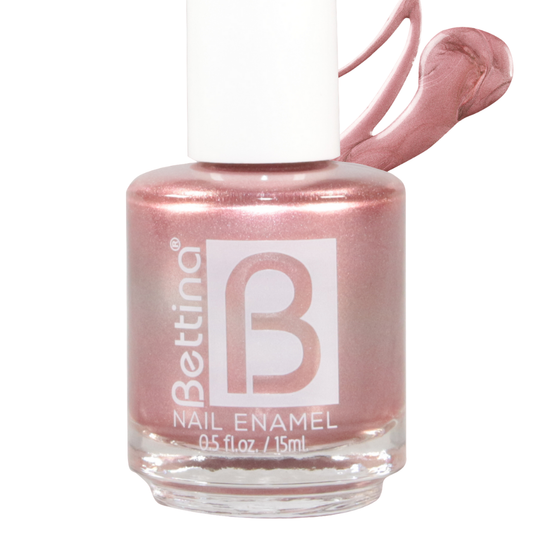 Bettina Luster esmalte blanco perla iridiscente uñas sofisticadas glam