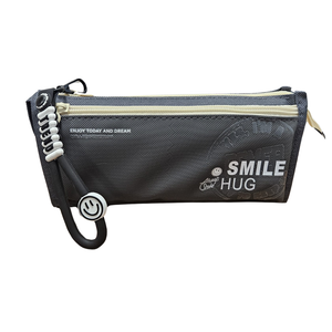 Cartuchera Smile Hug Negra (con cierre y tirador decorativo)
