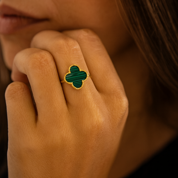 Camila Clover Ring – Malachite Elegance in Gold
