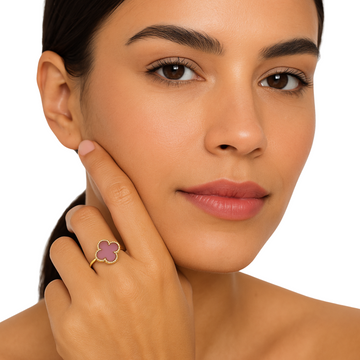 Lucía Clover Ring – Elegant Pink Enamel with Gold Accents